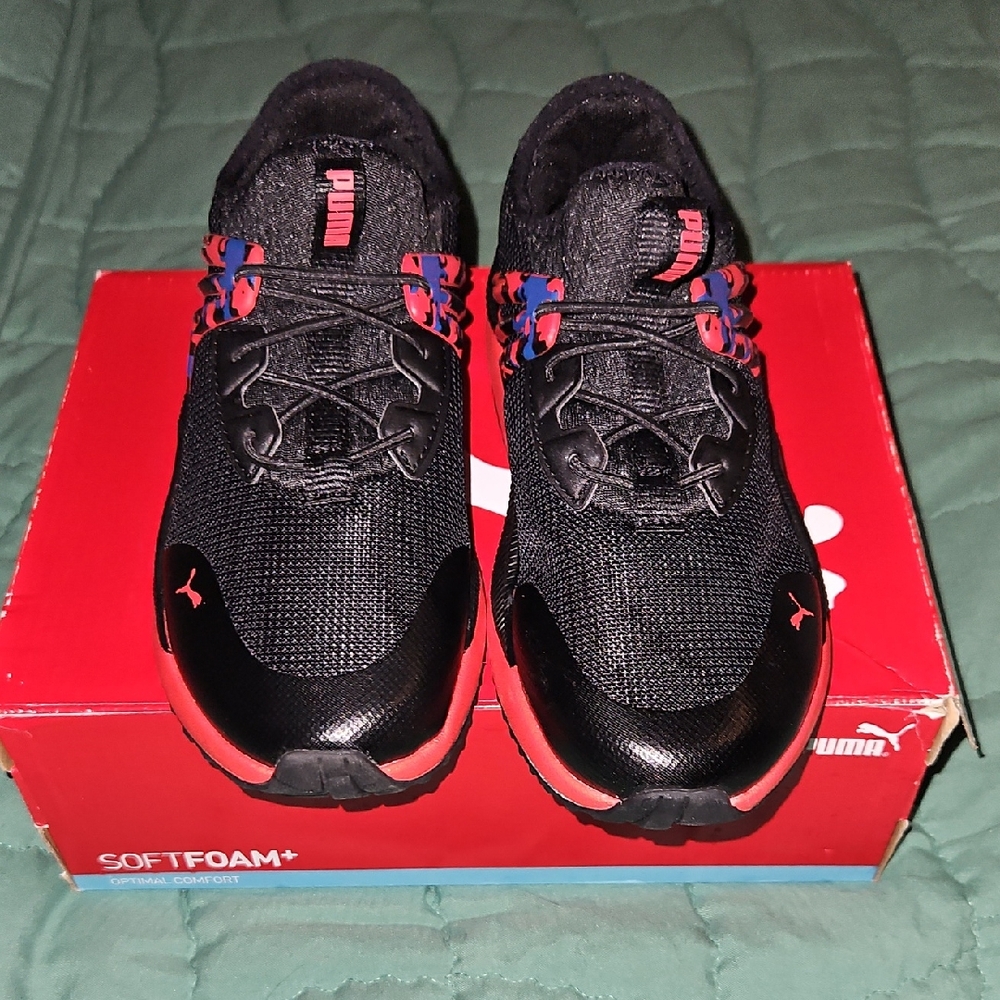 (NWB) Puma No Tie boys Sneakers